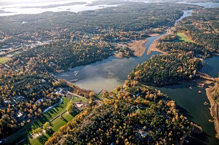 <div class="fn">
<b>Fågelvik-Brunn</b></div>