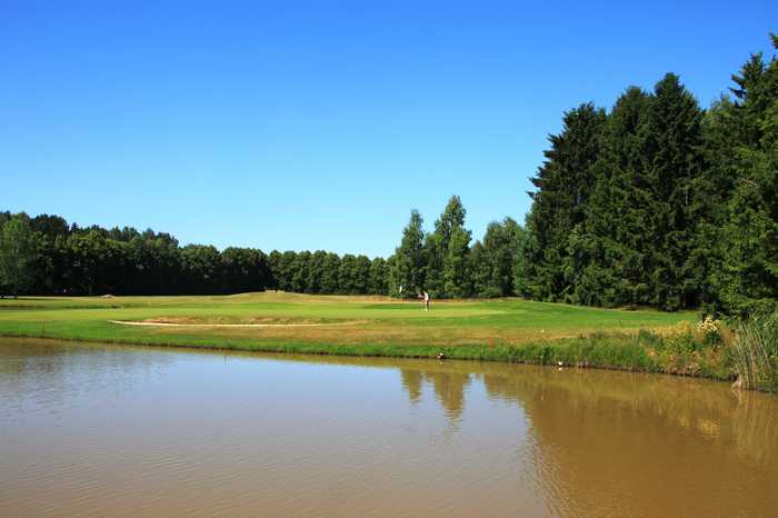 Hole 18 - Bjertorp slott golf - panoramio